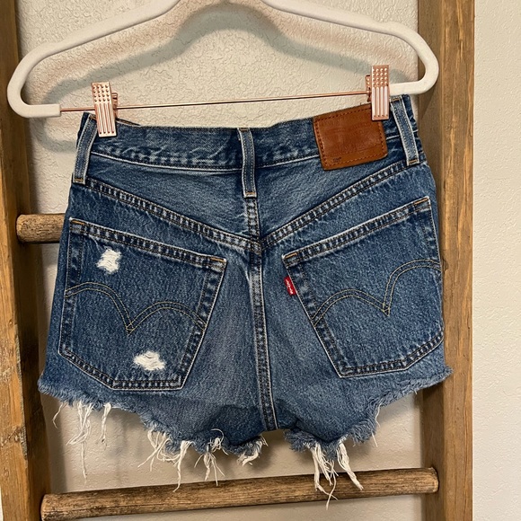 Levi’s 501 High Rise Distressed Jean Shorts - Picture 3 of 4
